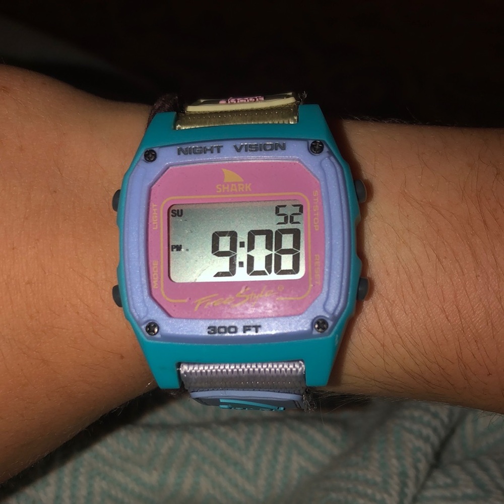 like new shark watch